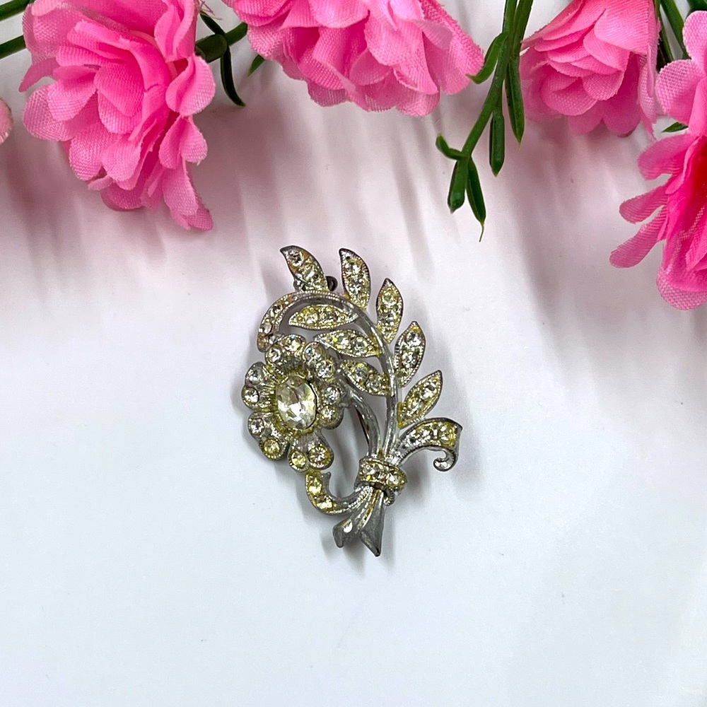 Art Deco Style Crystal Flower Design Vintage Brooch
